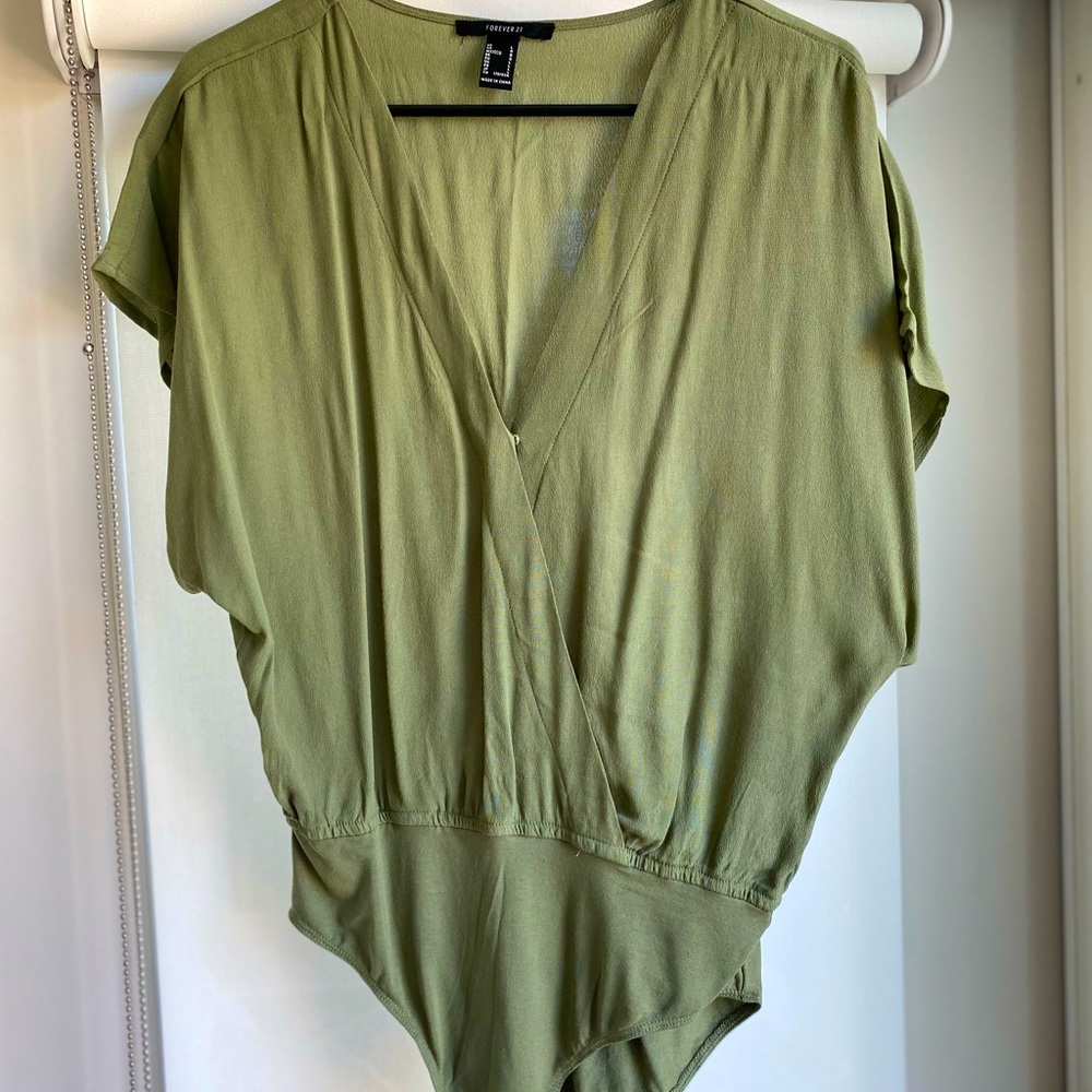 Forever 21 bodysuit never worn size large